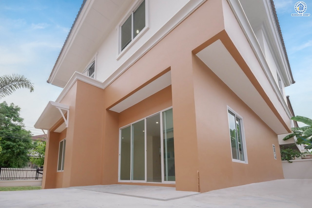 บ้านมือสองตกแต่งใหม่ โครงการ ธารา ราชพฤกษ์-ปิ่นเกล้า บ้านสวย พร้อมอยู่ เนื้อที่ 61.4 ตร.ว. ฟังก์ชัน 3 ห้องนอน 3 ห้องน้ำ จอดรถได้ 2 คัน บนทำเลเชื่อมต่อถนนกาญจนาภิเษก ใกล้รถไฟฟ้าสายสีแดง "สถานีตลิ่งชัน" และจุดขึ้นทางด่วน "ศรีรัช" รายล้อมด้วยสิ่งอำนวยความสะดวกครบครัน